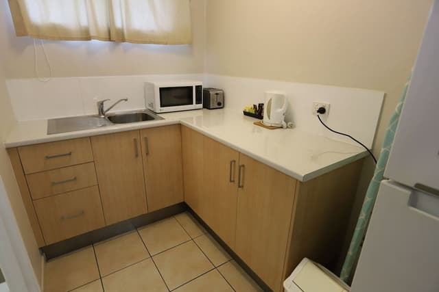 Deluxe Studio Suite, Kitchen