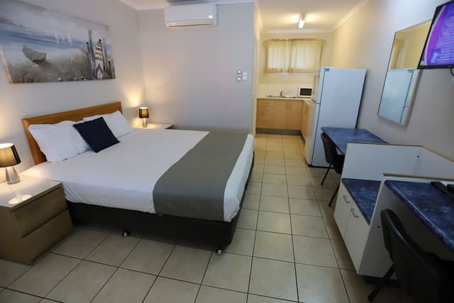 Deluxe Studio Suite, Kitchen