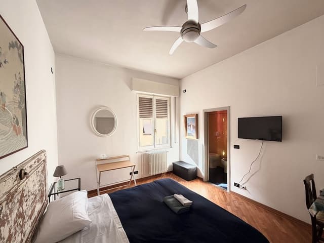 Standard Room, 1 King Bed, Private Bathroom