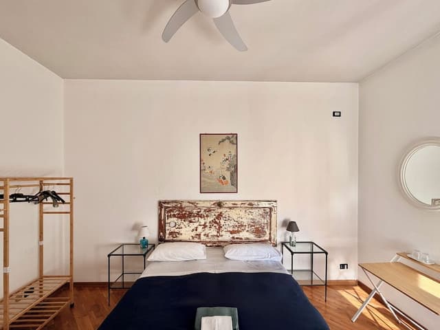 Standard Room, 1 King Bed, Private Bathroom