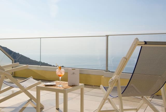 Family Room, Sea View