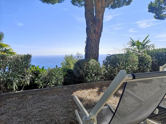 Comfort Room, Garden View