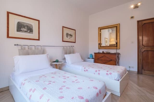 Twin Room (External Private Bathroom)