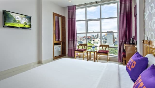 Premier Queen Room