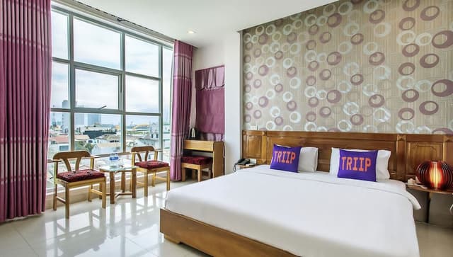 Premier Queen Room
