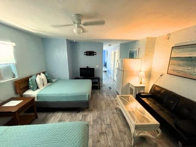 Second Floor 2 Bedroom Suite w/Sofa Sitting Area