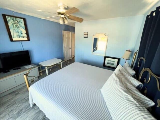 Second Floor 2 Bedroom Suite w/Sofa Sitting Area
