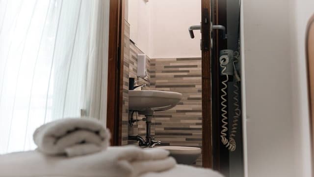 Comfort Room, Balcony