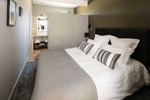Comfort Cottage, 2 Bedrooms, Shared Bathroom