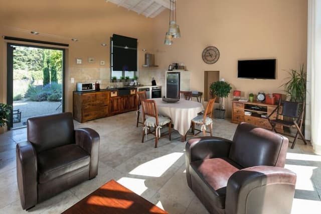 Comfort Cottage, 2 Bedrooms, Shared Bathroom