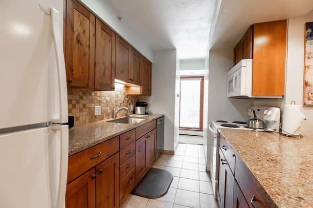 Condo, 2 Bedrooms