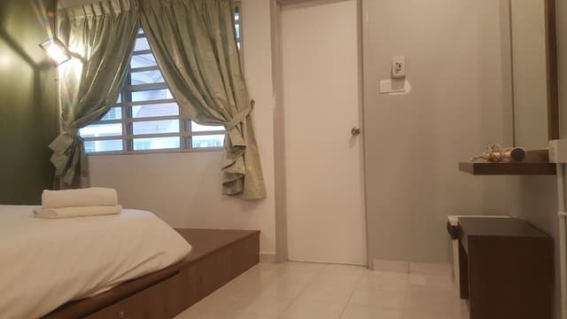 Exclusive Apartment, 3 Bedrooms, Refrigerator & Microwave, Hill View