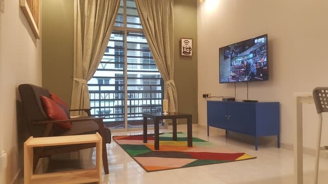 Exclusive Apartment, 3 Bedrooms, Refrigerator & Microwave, Hill View
