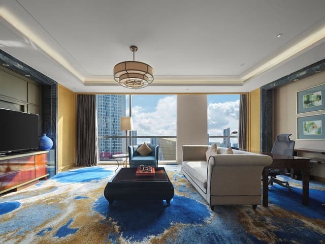 Deluxe Suite