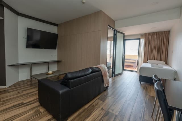 Deluxe One Bedroom Spa Apartment