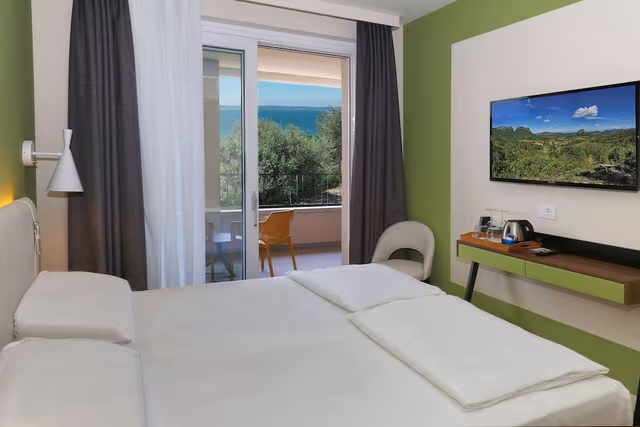 Suite, Balcony, Lake View