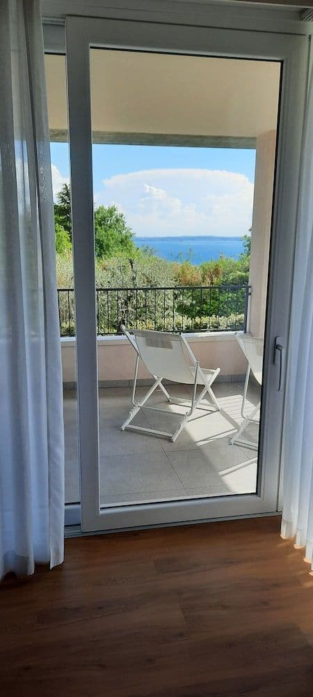 Suite, Balcony, Lake View
