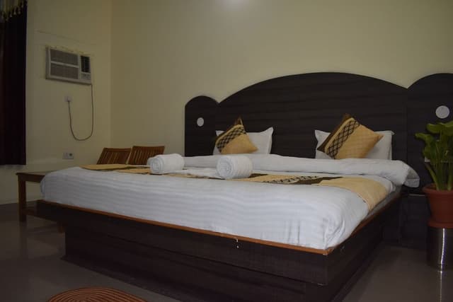 Deluxe A/C Room
