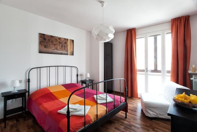 Double Room (Mandarino)