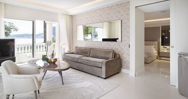 Signature Ambassador Suite