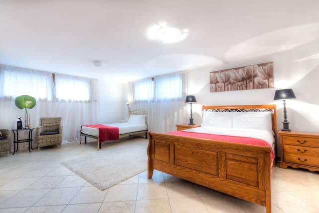 Economy Room