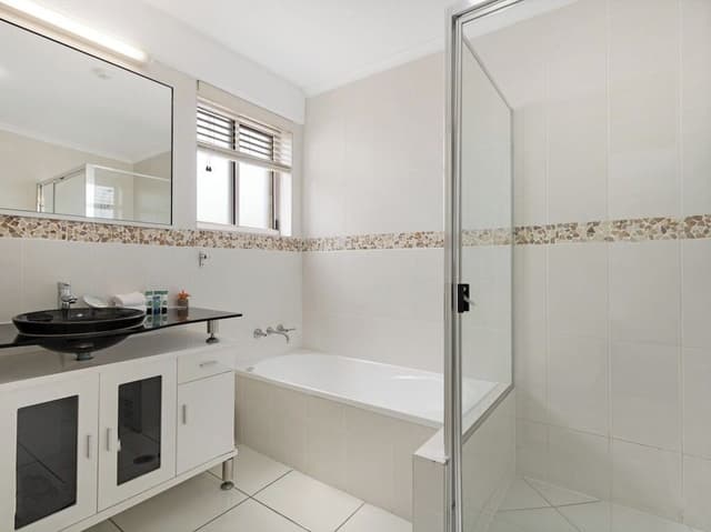 Deluxe Apartment, 3 Bedrooms, Balcony, Partial Ocean View