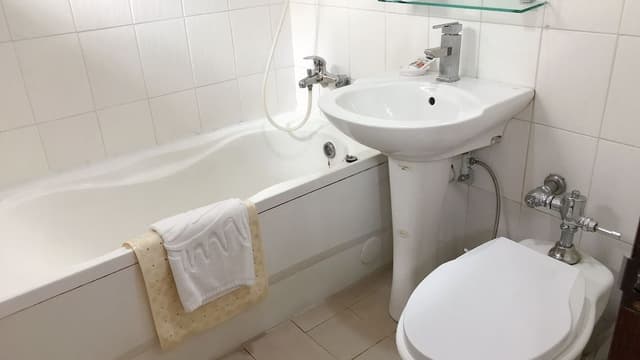 Standard Quadruple Room, 2 Double Beds, Bathtub
