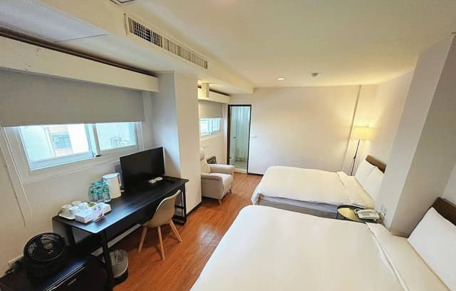 Standard Quadruple Room, 2 Double Beds, Bathtub