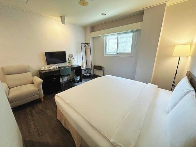 Gallery Double Room, 1 Double Bed, Bathtub, City View