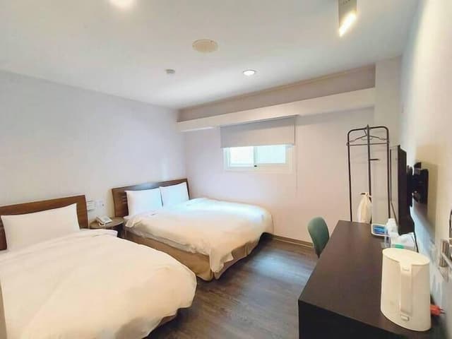 Gallery Triple Room, Multiple Beds, Bathtub, City View