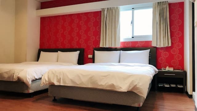 Standard Quadruple Room, 2 Double Beds, Bathtub