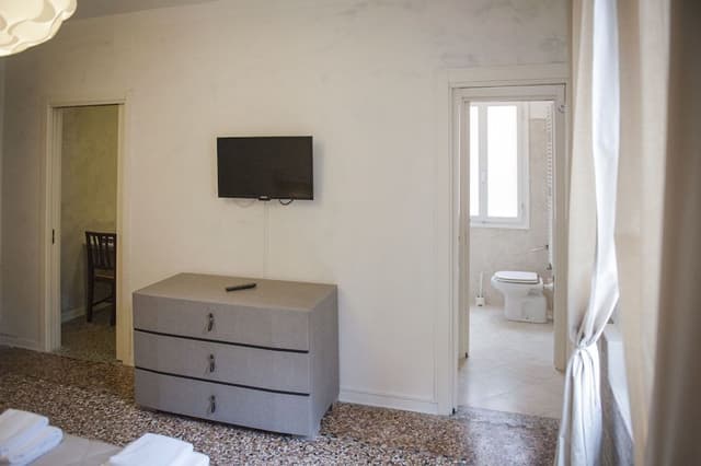 Apartment, 1 Bedroom (Bathroom in room)