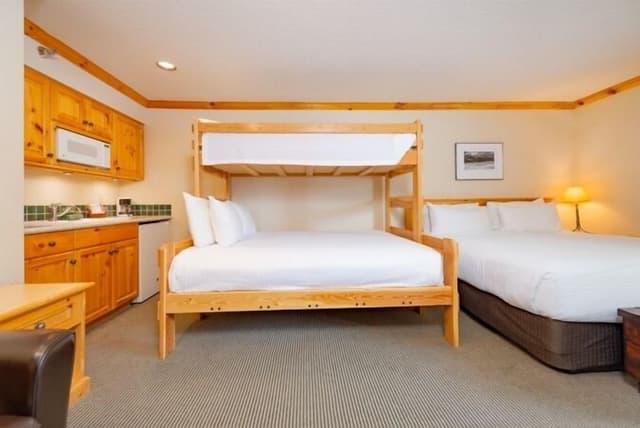 Room, Multiple Beds (Selkirk)