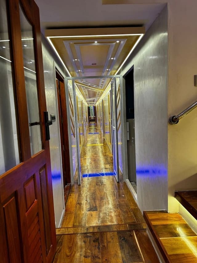 9 Bedroom Suite