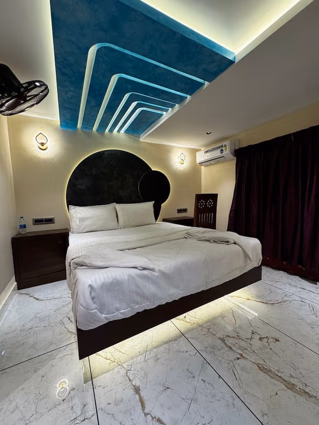 Deluxe A/C Room ,Shared Boat