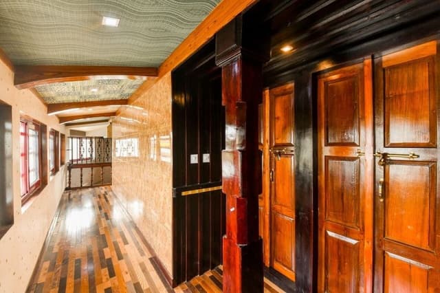 9 Bedroom Suite