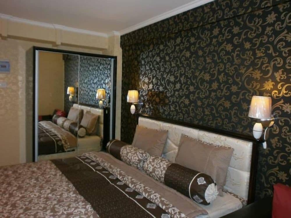 Hajjah Ririn's Kebagusan City Apartment