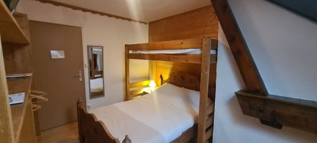 Standard Triple Room, Private Bathroom (sous les toits)