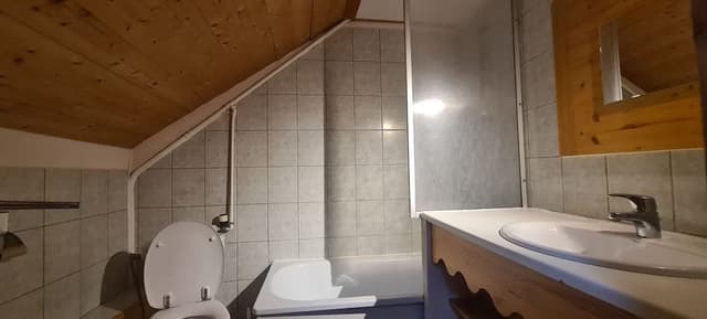 Standard Triple Room, Private Bathroom (sous les toits)