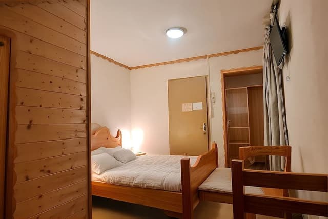 Classic Double Room, Ensuite, Mountain View