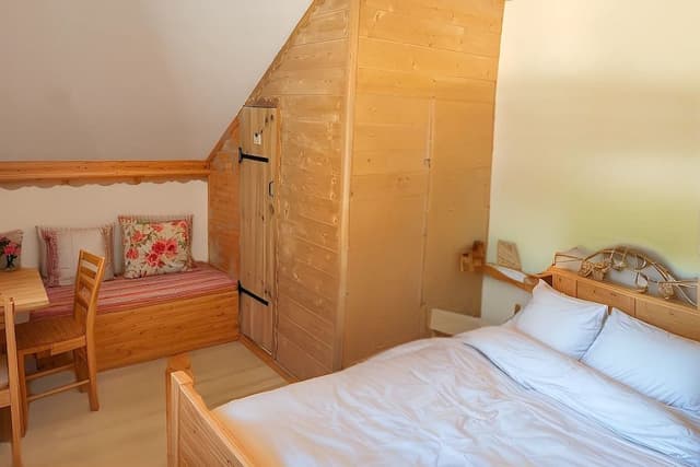 Classic Double Room, Ensuite, Mountain View