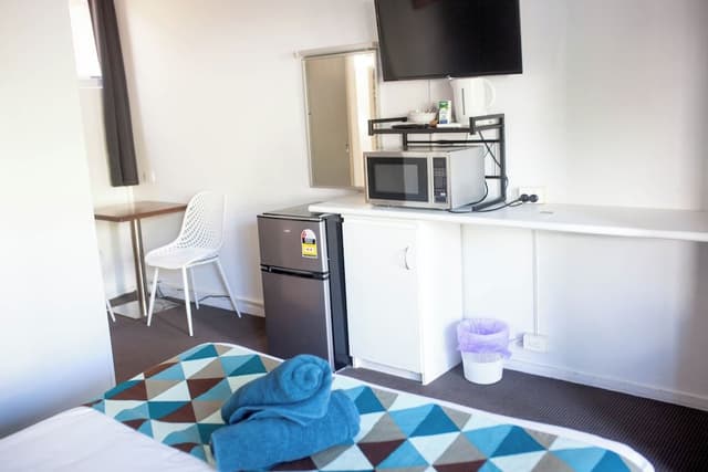 Queen Ensuite Room
