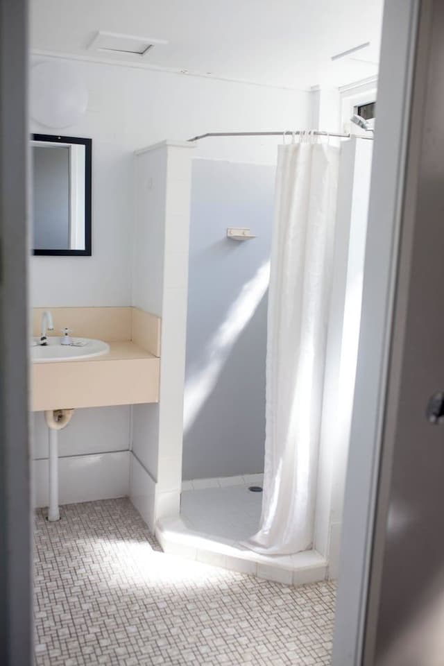 Queen Ensuite Room
