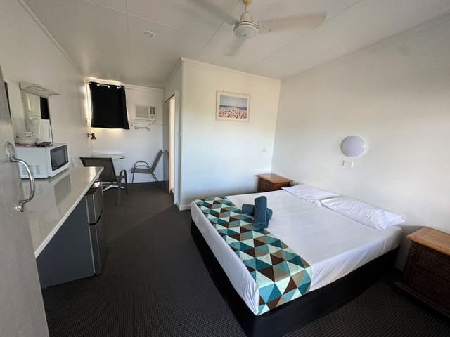Queen Ensuite Room