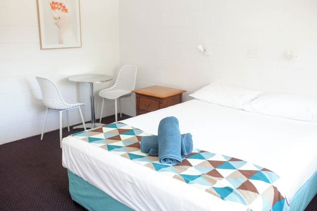 Queen Ensuite Room