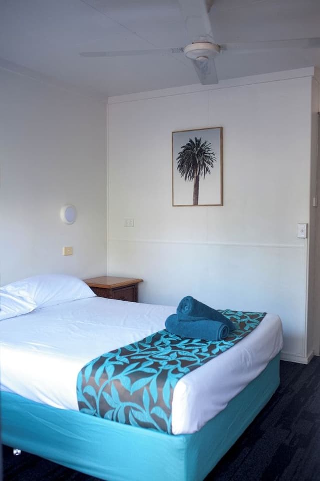Queen Ensuite Room