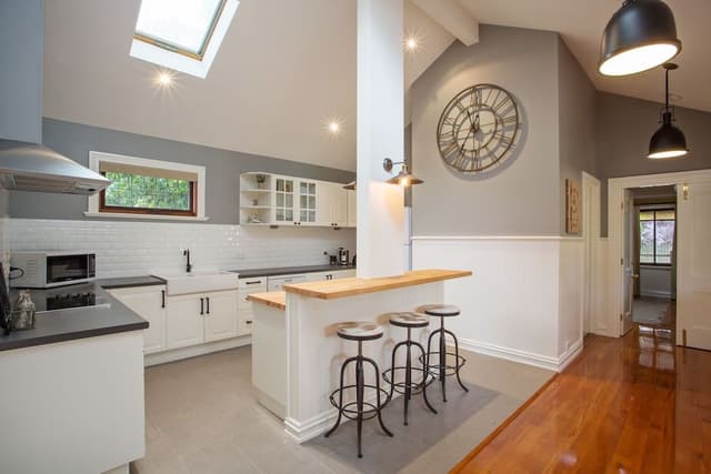 Oak Leaf Apartment