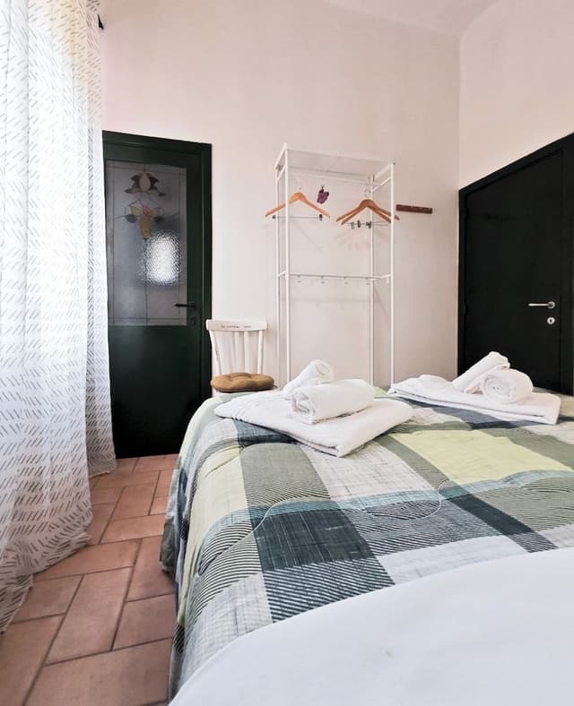 Basic Room, 1 King Bed