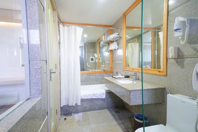 Superior Twin Room no window
