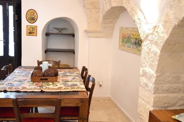 Traditional House, 2 Bedrooms